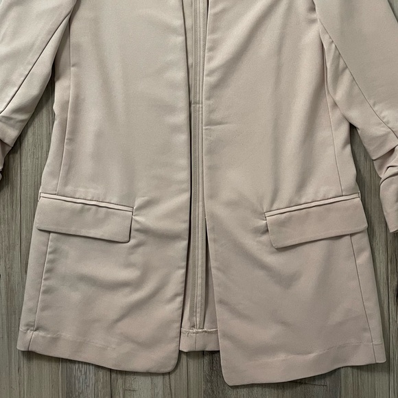 Blazer - Picture 3 of 7